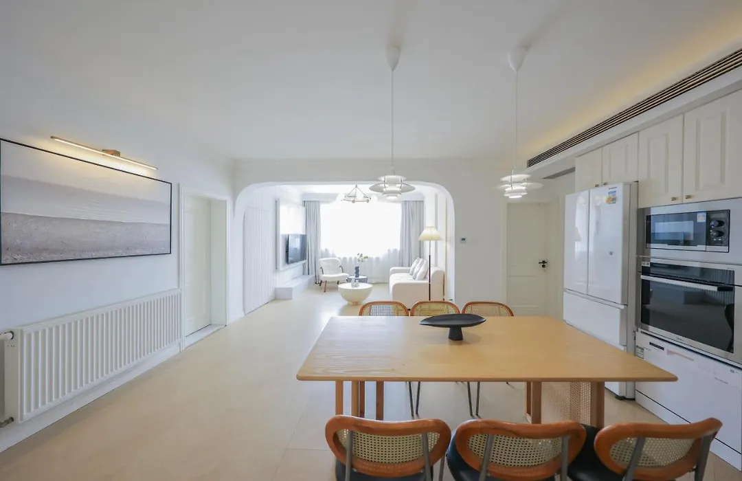 Warm Four Bedroom Apartment With Huangpu River View-1