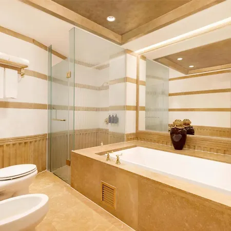 Radisson Blu Hotel Shanghai New World-2