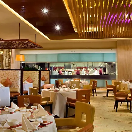 Sheraton Grand Shanghai Pudong Hotel & Residences-3