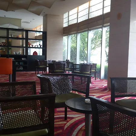 Holiday Inn Express Meilong Shanghai-3