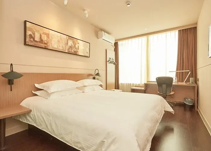 Jinjiang Inn Select Shanghai Fengxian Baolong Square North Yunhe Road