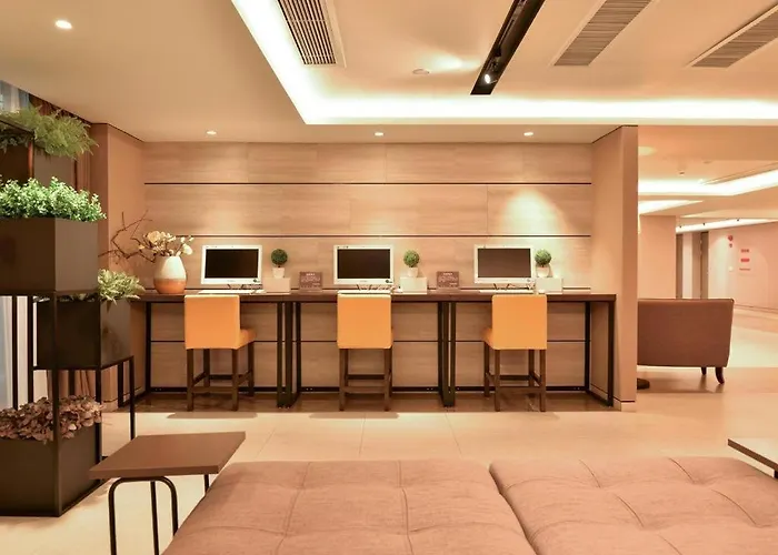 Home Inn Plus Shanghai Xujiahui