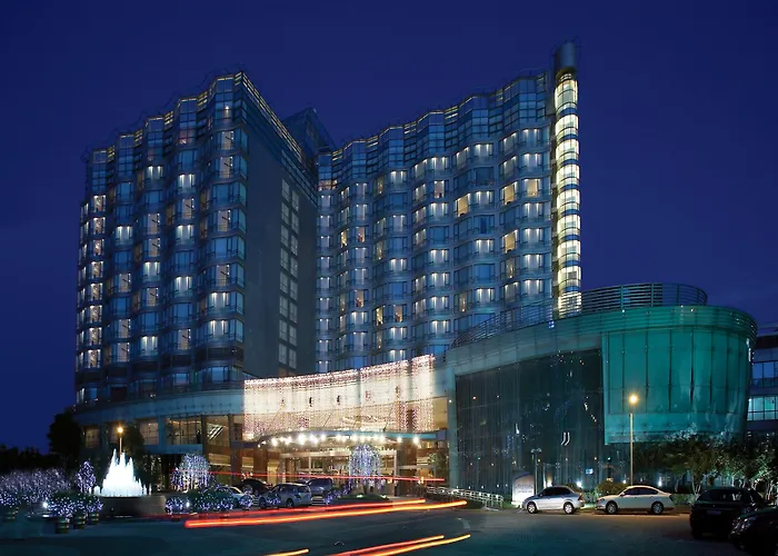 Grand Millennium Shanghai Hongqiao Mit einem Kasino