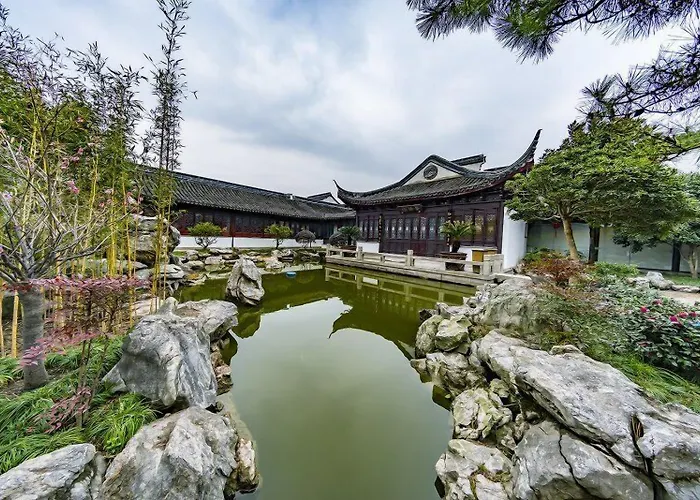 Graceland Garden Court Hotel Yujiaqiao